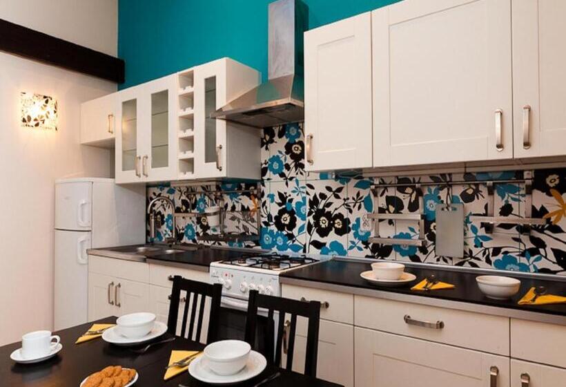 旅馆 Blooms Inn & Apartments