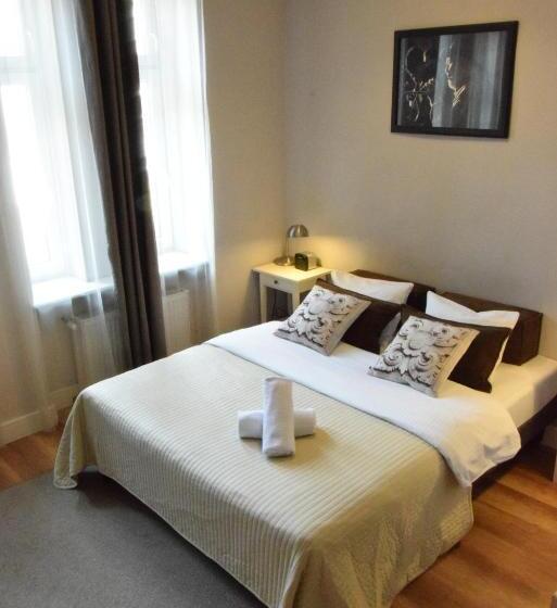 旅馆 Blooms Inn & Apartments