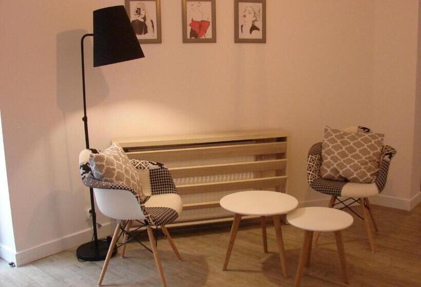 旅馆 Blooms Inn & Apartments