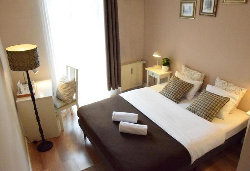 旅馆 Blooms Inn & Apartments