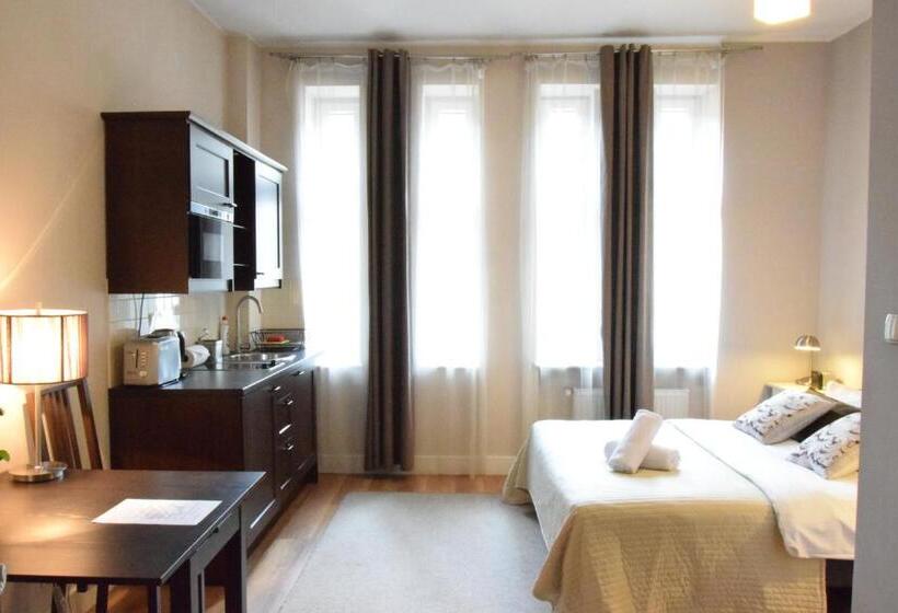 旅馆 Blooms Inn & Apartments