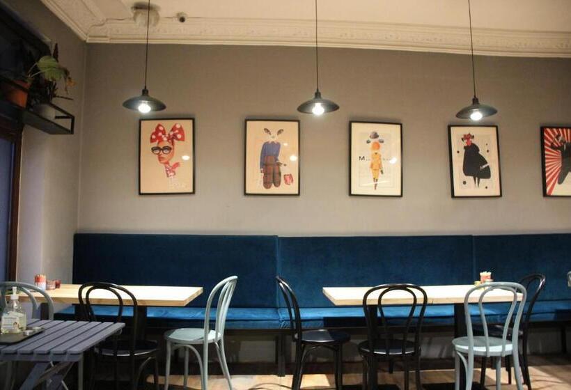 旅馆 Blooms Inn & Apartments