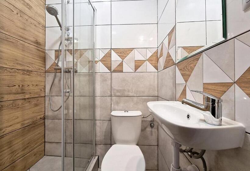 Hostel Helvetia   Privates In City Center And Old Town