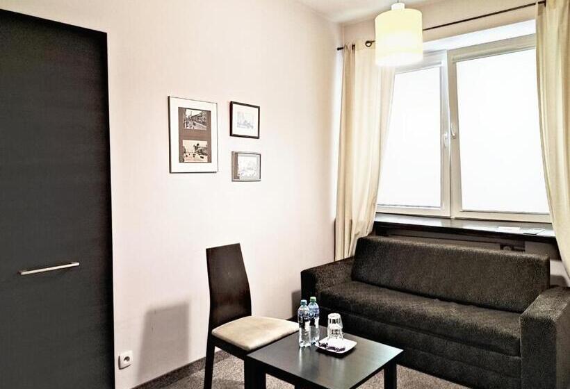 Hostel Helvetia   Privates In City Center And Old Town