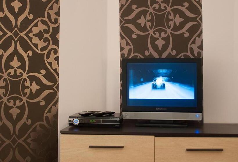 Hostel Helvetia   Privates In City Center And Old Town