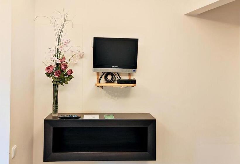 Hostel Helvetia   Privates In City Center And Old Town