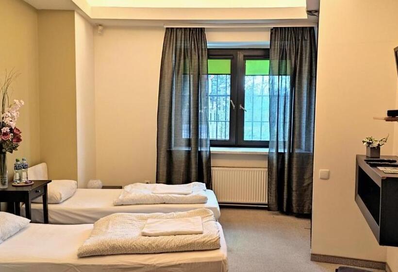 Hostel Helvetia   Privates In City Center And Old Town