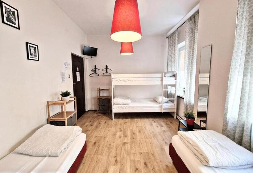 Hostel Helvetia   Privates In City Center And Old Town
