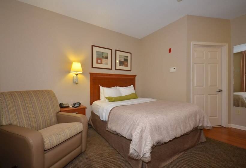 בית מלון כפרי Candlewood Suites Clarksville By Ihg