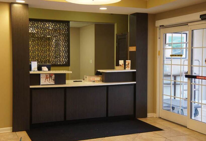 בית מלון כפרי Candlewood Suites Clarksville By Ihg
