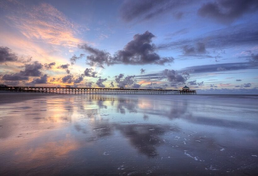 Отель Candlewood Suites Charleston Northwoods, An Ihg