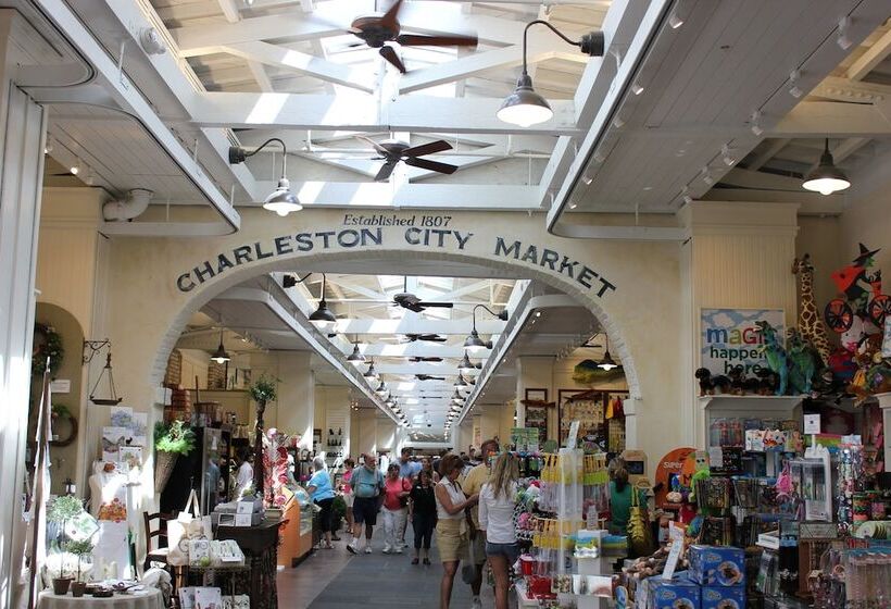 Отель Candlewood Suites Charleston Northwoods, An Ihg