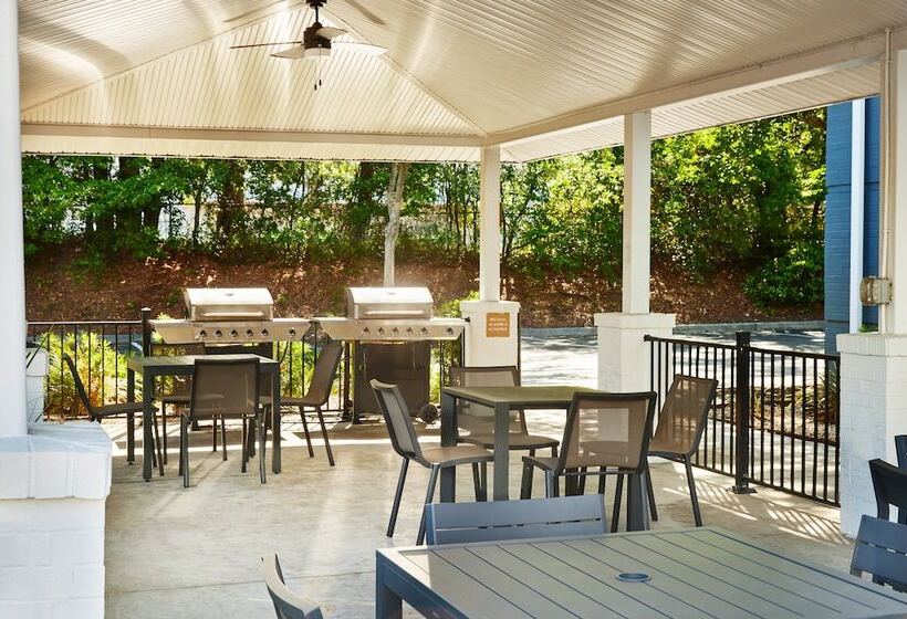 Отель Candlewood Suites Charleston Northwoods, An Ihg