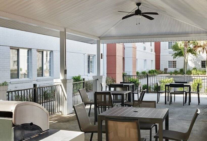 Отель Candlewood Suites Charleston Northwoods, An Ihg