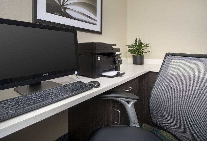 Отель Candlewood Suites Charleston Northwoods, An Ihg