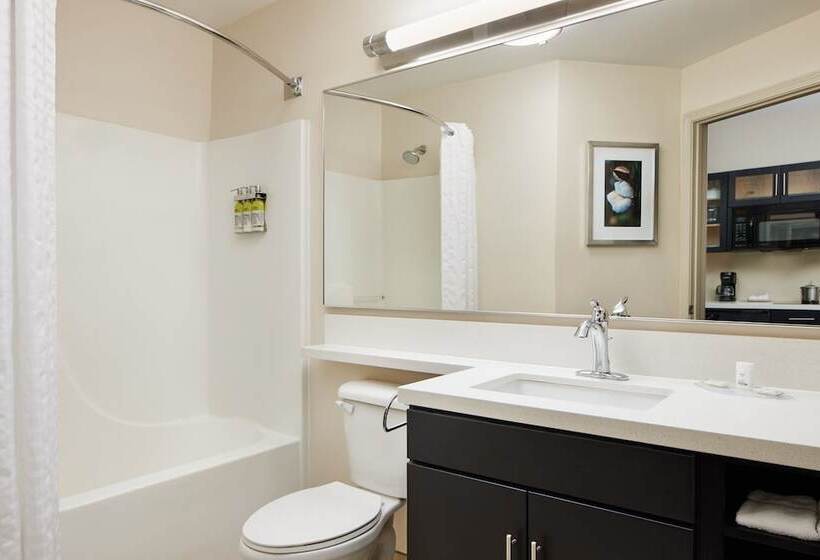 Отель Candlewood Suites Charleston Northwoods, An Ihg