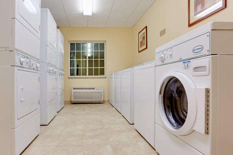 فندق Candlewood Suites Watertown Fort Drum, An Ihg