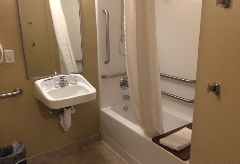 فندق Candlewood Suites Watertown Fort Drum, An Ihg