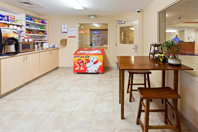 فندق Candlewood Suites Watertown Fort Drum, An Ihg