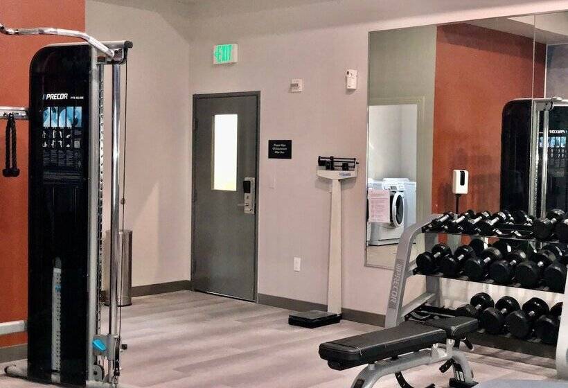 בית מלון כפרי Candlewood Suites Mount Pleasant, An Ihg