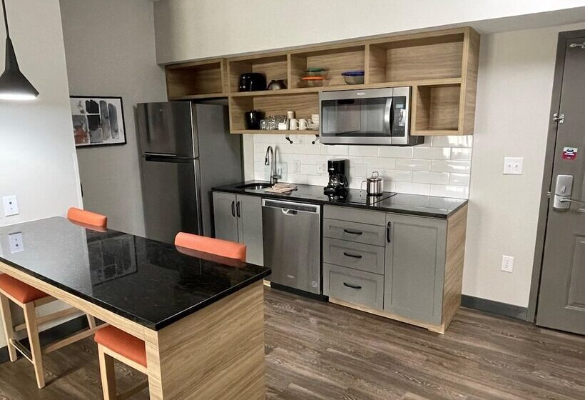 هتل Candlewood Suites Tuscaloosa, An Ihg