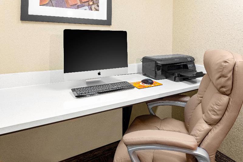 Отель Candlewood Suites Warner Robins, An Ihg