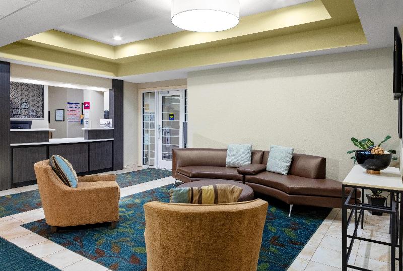 Отель Candlewood Suites Warner Robins, An Ihg