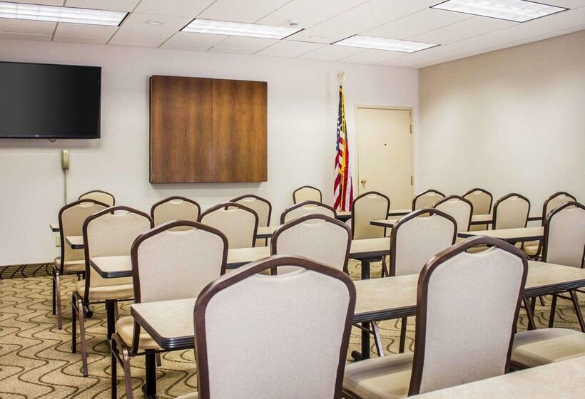 בית מלון כפרי Comfort Inn & Suites