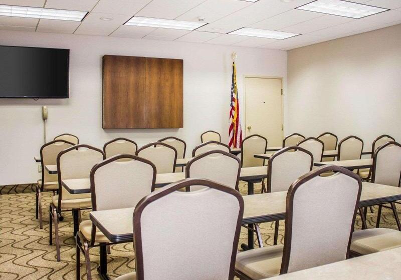 בית מלון כפרי Comfort Inn & Suites