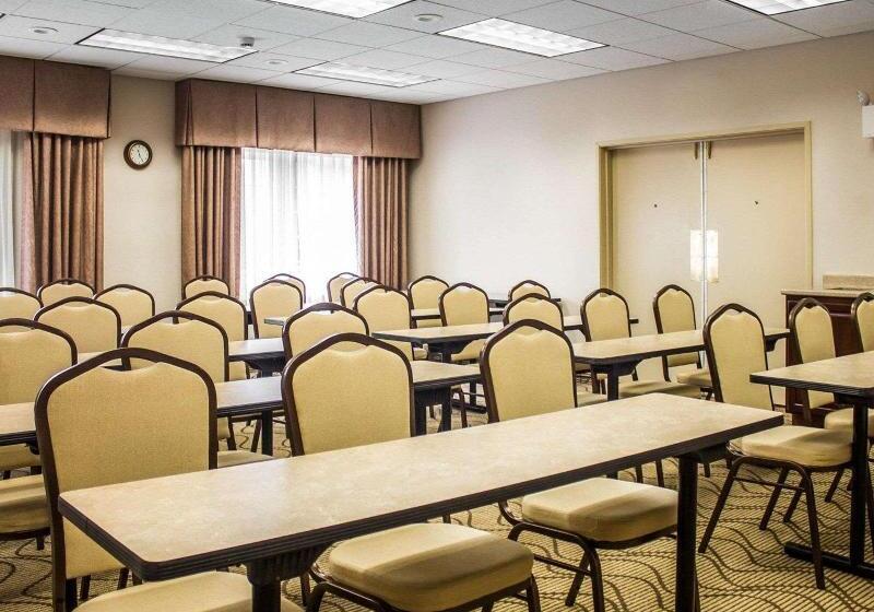 בית מלון כפרי Comfort Inn & Suites