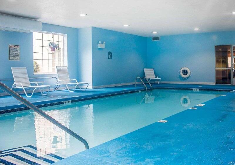 בית מלון כפרי Comfort Inn & Suites