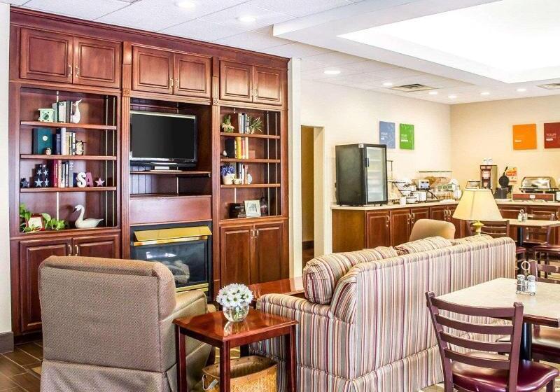 בית מלון כפרי Comfort Inn & Suites