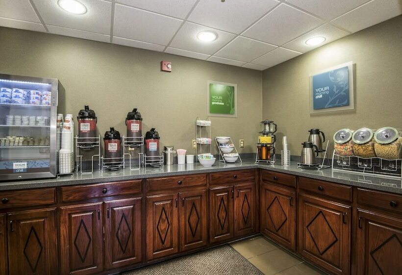 Отель Comfort Inn & Suites Conway