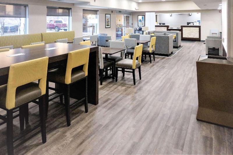 Отель Comfort Inn & Suites Conway