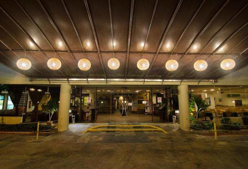 ホテル Coral Bay Resort