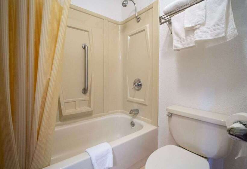 فندق Days Inn By Wyndham Clinton