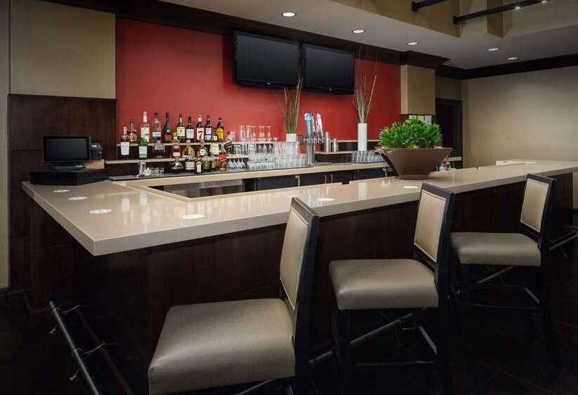 هتل Embassy Suites By Hilton St. Louis Downtown