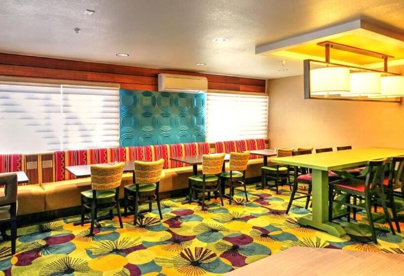 בית מלון כפרי Fairfield Inn Boise Airport