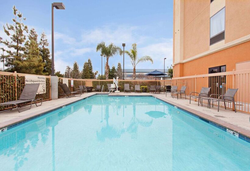 酒店 Hampton Inn & Suites Clovisairport North