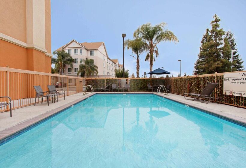 هتل Hampton Inn & Suites Clovisairport North