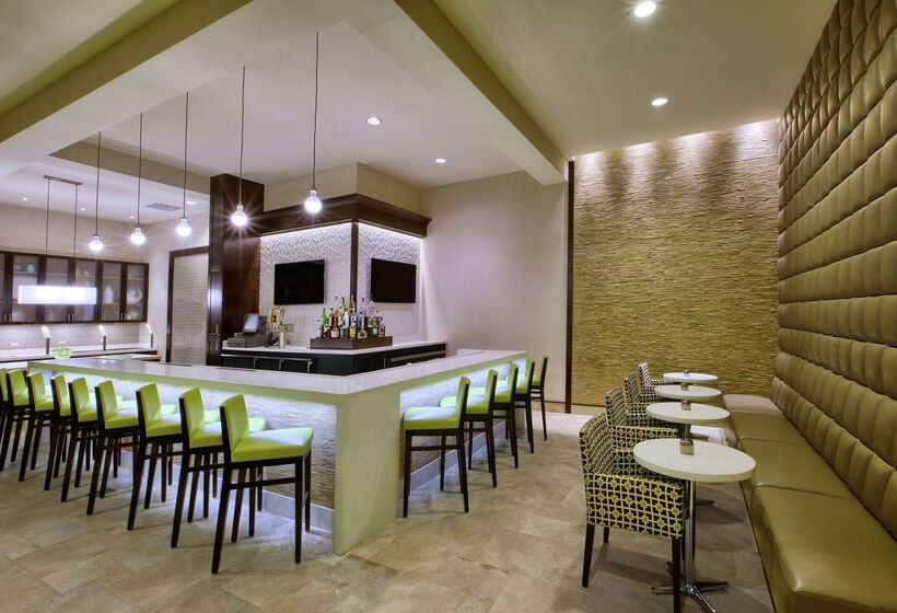 هتل Hilton Garden Inn Raleigh Cary