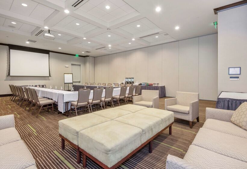 هتل Hilton Garden Inn Raleigh Cary