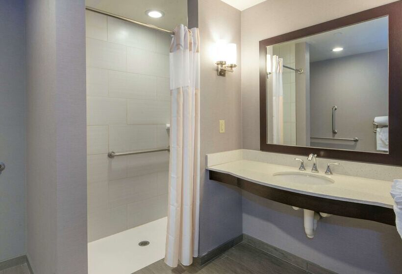 هتل Hilton Garden Inn Raleigh Cary