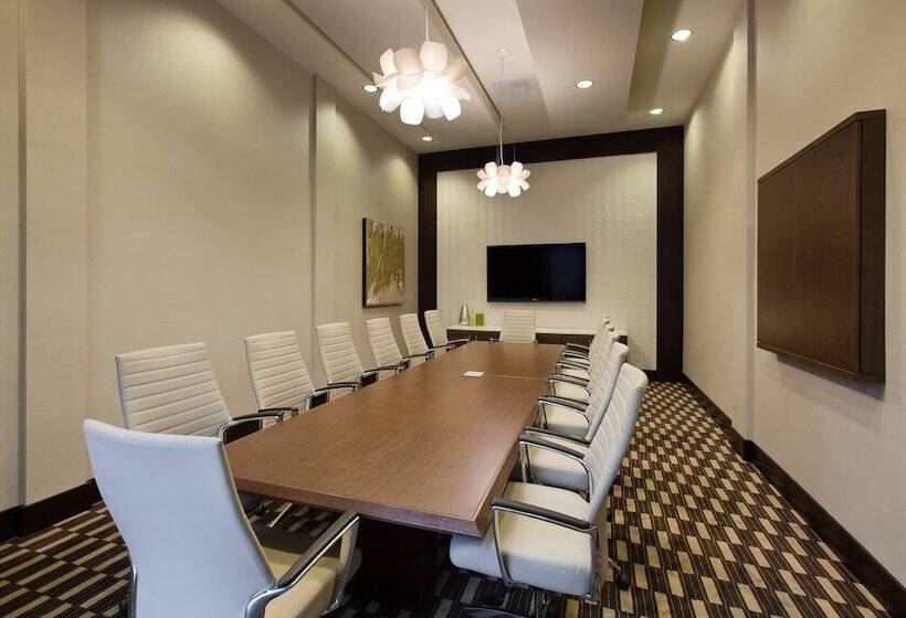 هتل Hilton Garden Inn Raleigh Cary