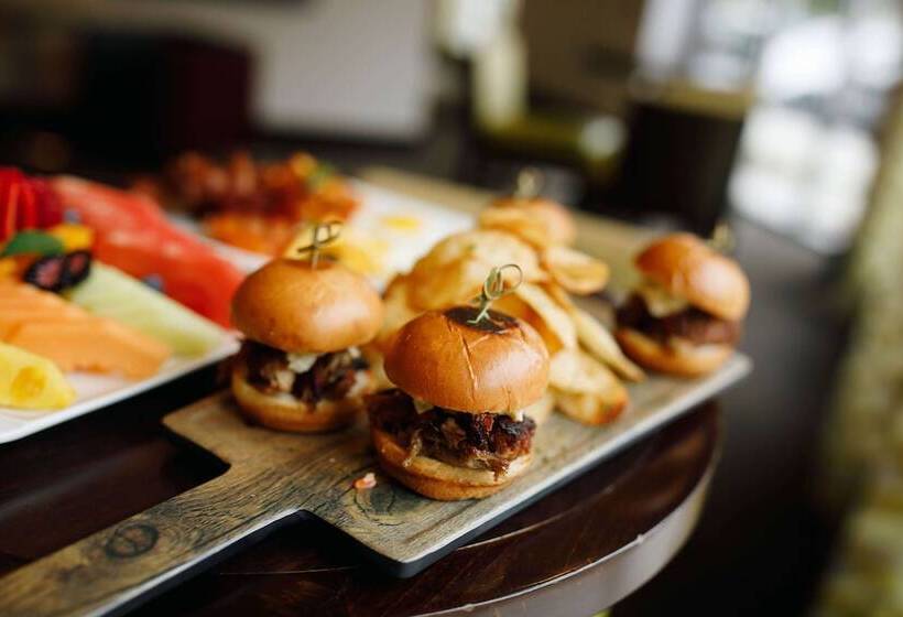 هتل Hilton Garden Inn Raleigh Cary