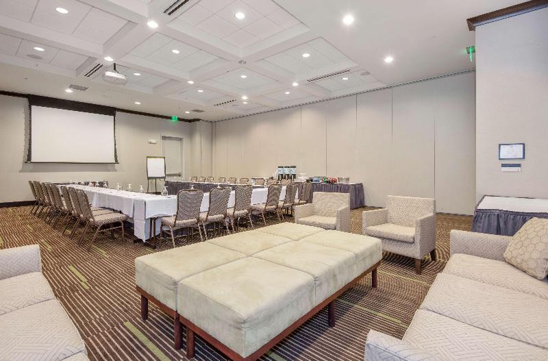 هتل Hilton Garden Inn Raleigh Cary