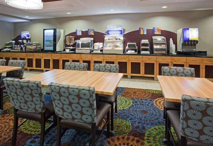 هتل Holiday Inn Express And Suites Rochester West Medical Center, An Ihg