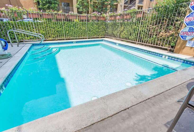 فندق Howard Johnson By Wyndham Pasadena