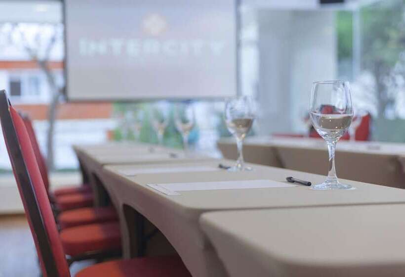 هتل Intercity Montevideo