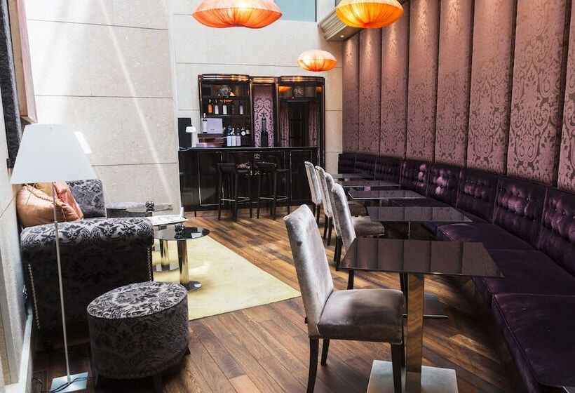 فندق Nexus Valladolid Suites &